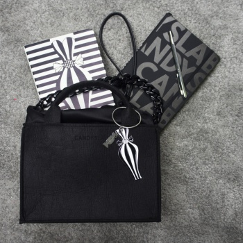 Borsa in feltro con tracolla